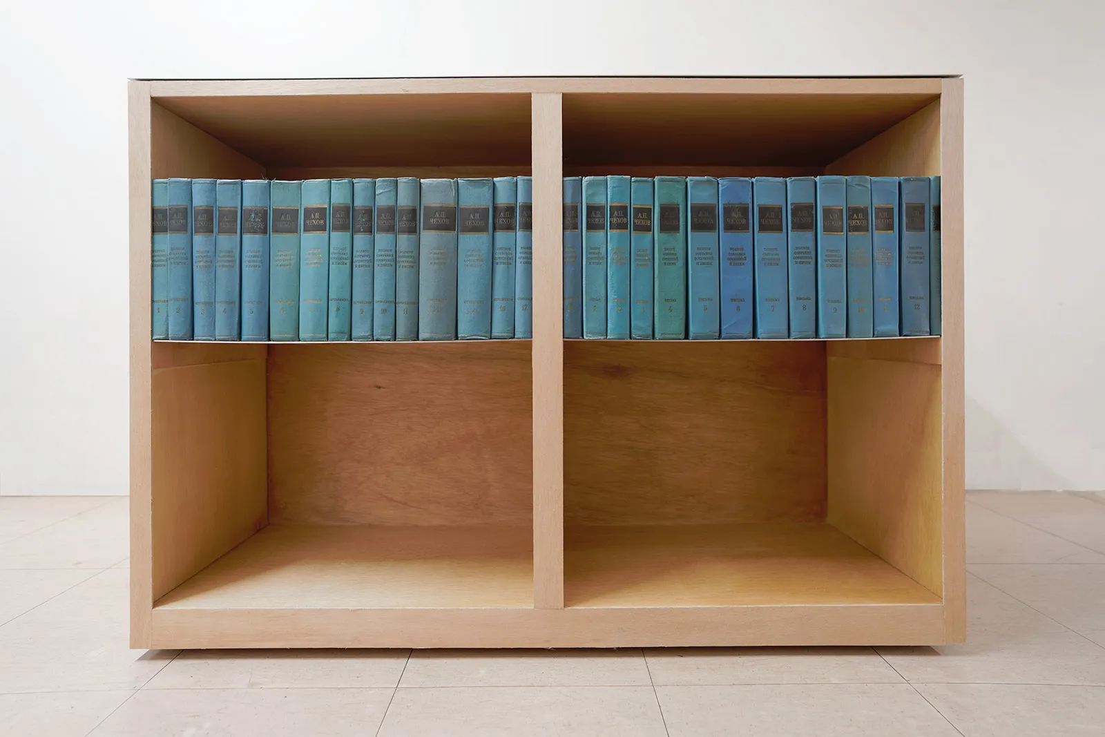Shelf & Wagon with Creased Plates / 研究者のための書棚とワゴン
